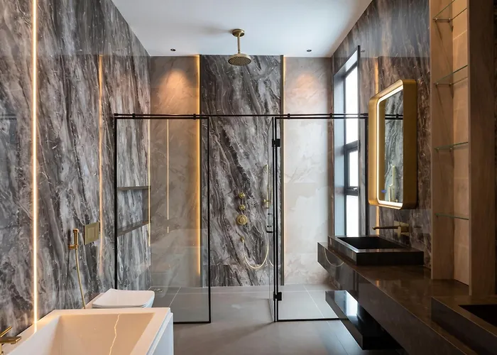Luxury 3 Bedroom Apartment In The Heart Of Rome *